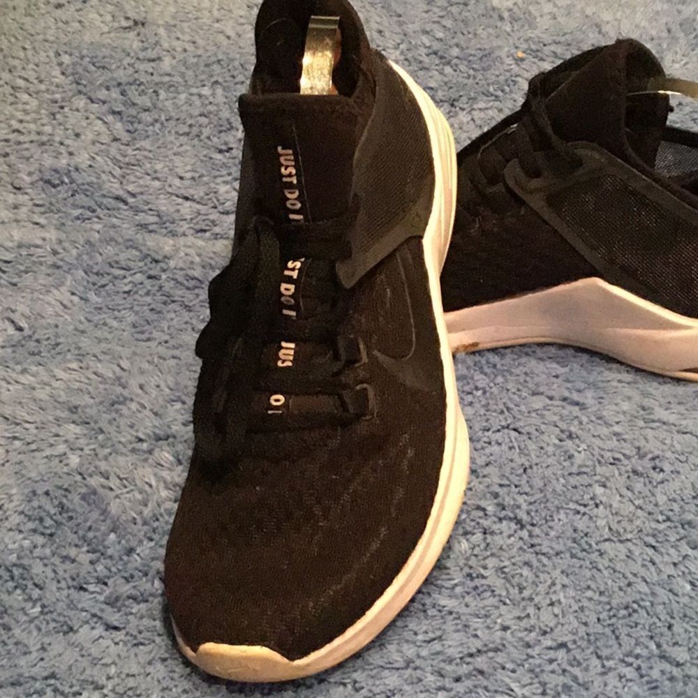 Nike women’s sneakers - Picture 3 of 3